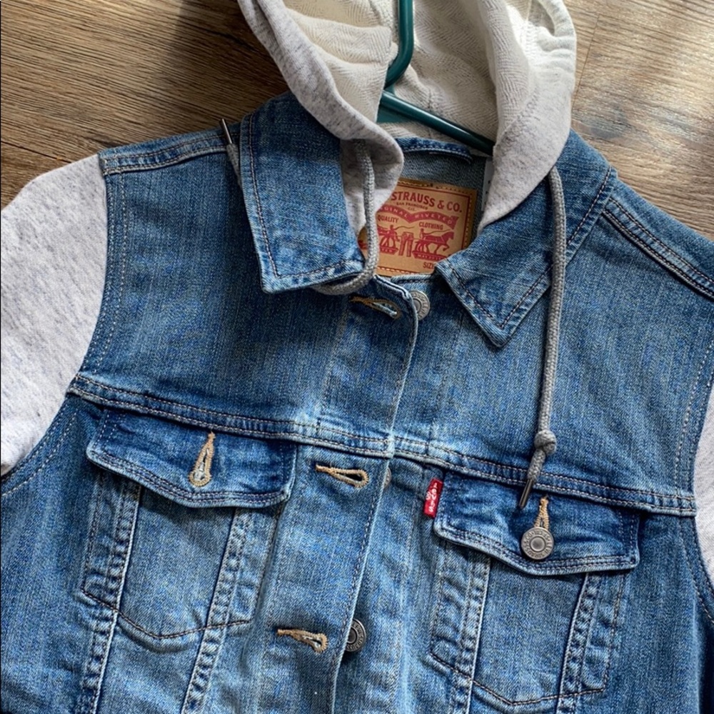Levi’s jacket - Picture 2 of 4